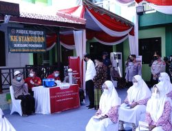 Presiden dan Kapolri Tinjau Vaksinasi Merdeka di Ponpes dan Tempat Ibadah Se-Indonesia