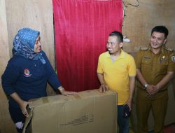 Wagub Lampung Berikan Bantuan Kursi Roda kepada Warga Teluk Pandan Pesawaran