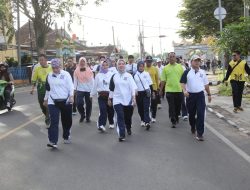 Wagub Lampung Lepas Jalan Sehat dalam Rangka HUT ke – 51 Korpri