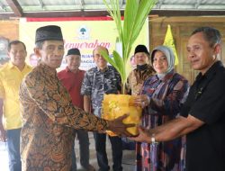 Wabub Purworejo Serahkan Hibah Benih Kelapa Genjah Bali dari DPR-RI