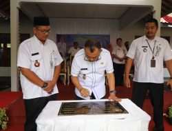 Bupati Purworejo Tanda Tangani Prasasti Pembangunan Rabat Jalan di Kelurahan Sucen Juru Tengah
