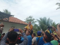 Masyarakat Antusias Sambut Kedatangan Gubernur Lampung Saat Membuka LSAF di Pesibar