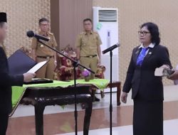 Pj. Bupati Pringsewu Lantik Sudarsih Sebagai Kepala Disdukcapil