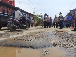 Tinjau Tiga Ruas Jalan, PJ. Bupati Pringsewu dan Kadis BMBK Lampung Pastikan Perbaikan Tuntas Tahun ini