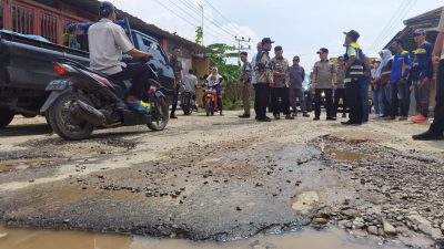 Tinjau Tiga Ruas Jalan, PJ. Bupati Pringsewu dan Kadis BMBK Lampung Pastikan Perbaikan Tuntas Tahun ini