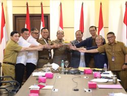Pj. Gubernur Samsudin dan Pj. Gubernur Banten Al Muktabar Menyatakan Lampung-Banten Siap Jadi Tuan Rumah PON XXIII Tahun 2032