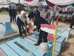 Pemkab Pringsewu Gelar Upacara Peringatan Hari Pahlawan dan Ziarah Tabur Bunga