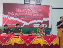 Kejari Tanggamus Lakukan Penyuluhan Hukum Dan Pemasangan Stiker Anti Korupsi di Gisting