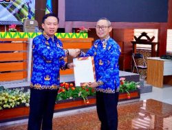 Pj Bupati Pringsewu Serahkan DPA 2025 kepada Perangkat Daerah