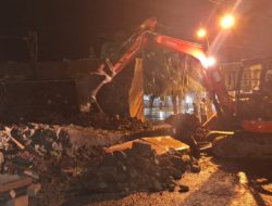 Hujan Deras Mengguyur Kota Agung Membuat Talud Taman Kota Ambrol