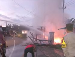 Bengkel dan Pom Mini Di Talang Padang Terbakar Saat Menjelang Buka Puasa