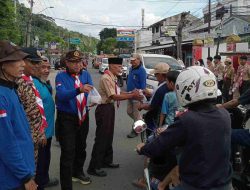 Pramuka Saka Bahari Pangkalan Panjang  Bandar Lampung Bagi-Bagi Takjil Kepada Masyarakat Sekitar