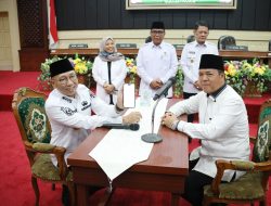 Gubernur Mirza Tunaikan Zakat Fitrah dan Zakat Mal, Juga Keluarkan Surat Edaran tentang Pelaksanaan Zakat Fitrah Tahun 2025 di Provinsi Lampung