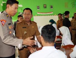 Wakil Bupati Tanggamus Agus Suranto Saluran MBG Perdana di SMAN 2 Kota Agung