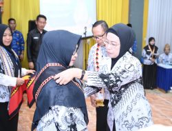Siti Mahmudah Saleh Dikukuhkan Sebagai Ibunda Guru Kabupaten Tanggamus