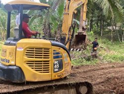 Buka Jalan 500 Meter, Satgas TMMD Kodim 0422/Lampung Barat Dorong Pembangunan Desa.