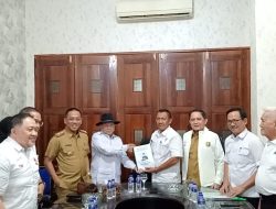 Ayah Faishol Djausal Resmi Serahkan Formulir Pendaftaran Ketua KONI Lampung