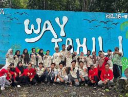 Mahasiswa KKL-PPM Universitas Malahayati Kelompok 16 Hias Dinding “Mural” Wisata Air Terjun Way Tahili