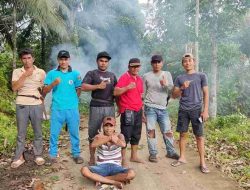 Semangat Kebersamaan, Kakon Sampang Turus Bersama Warga Laksanakan Gotong Royong Pembersihan Jalan Lintas