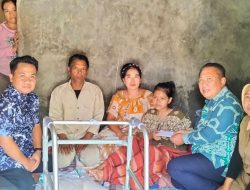 Kadis Sosial Tanggamus Kunjungi Keysa, Pelajar Yang Menjadi Korban Kecelakaan di Kotaagung Barat